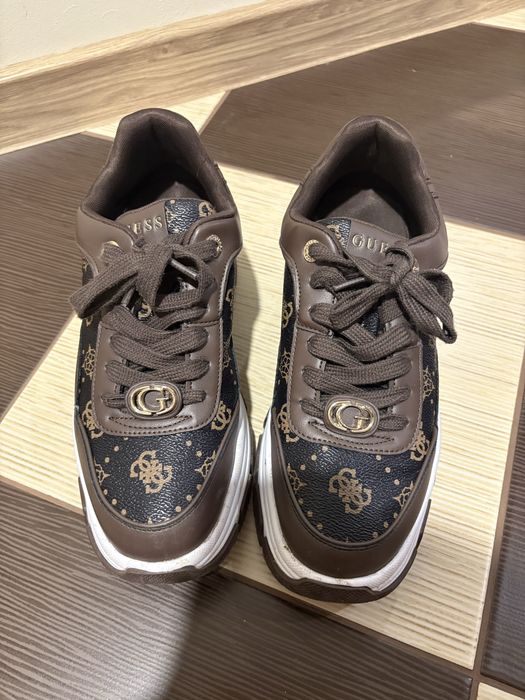 Сникърси “guess”