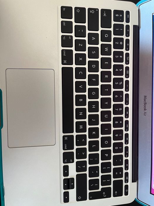 MacBook Air  лаптоп