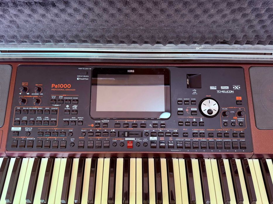 Orga  Korg pa1000 cu case inclus