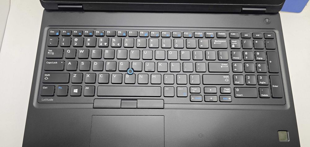 Dell Latitude 5580   i7 7820HQ/16GB/512SSD/940MX-2GB/FHD/Подсветка