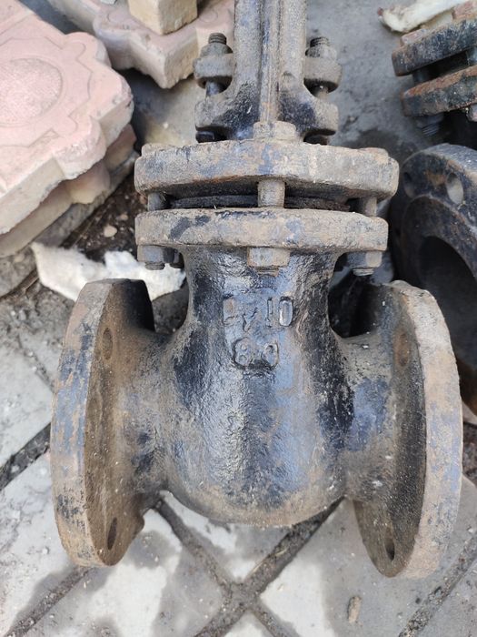 Продам задвижки новые