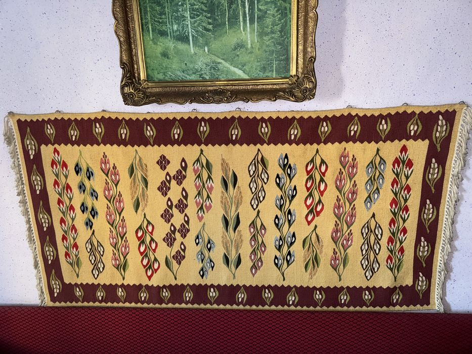 Carpeta din lana cusuta manual