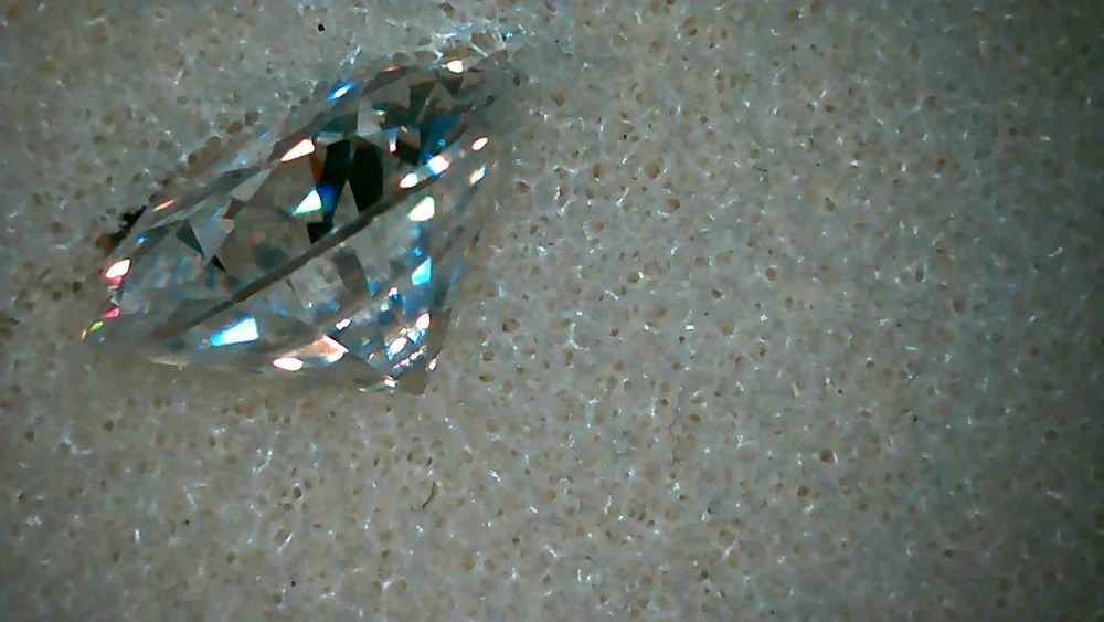 Диамант, Moissanite Brilliance, със сертификат, гравиран номер на камъка - 25 евро - 1 карат