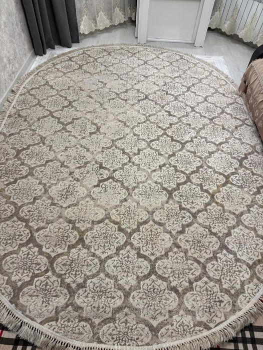 Ковер овальный, бежевый