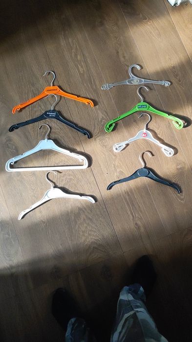 Вешалки пластиковые плечики