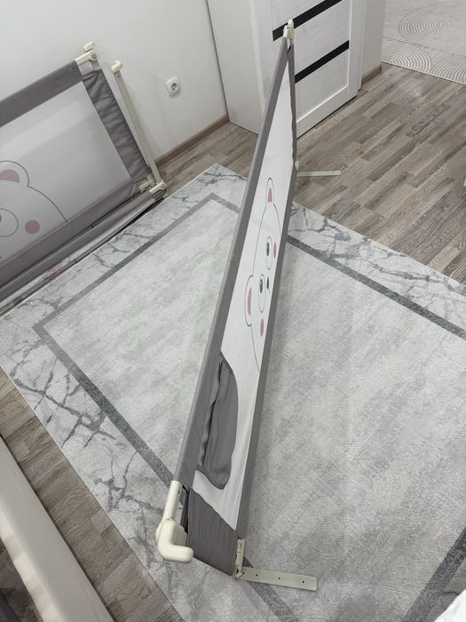 Продается защитный барьер для кровати