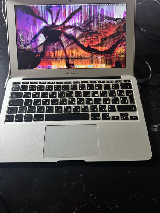 Macbook air sotiladi