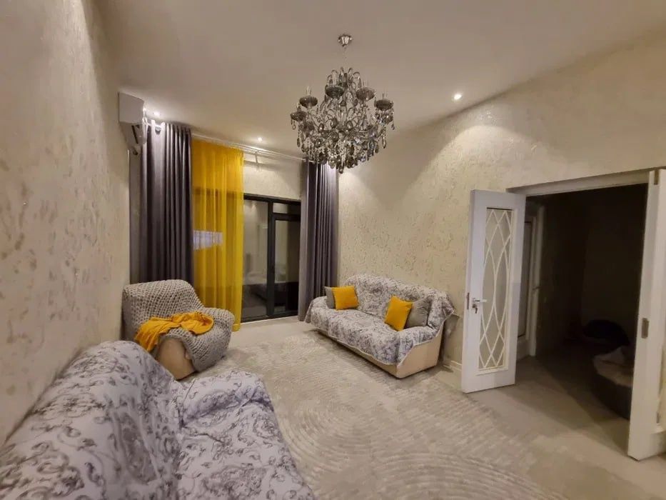 Янгихаетда 4 хонали уй сотилади +меб +тех 90 кв.м Заходи и Живи