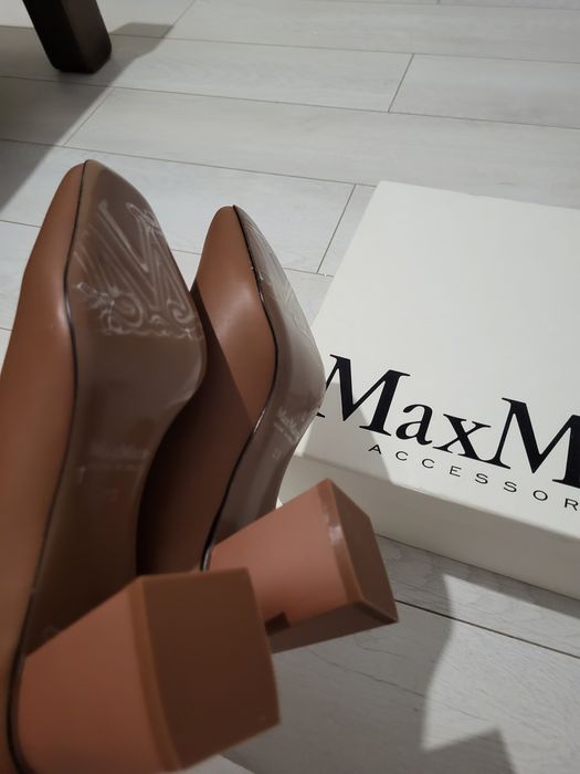 Продам новые ботинки бренда Max mara