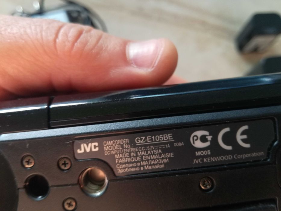 Продавам FULL HD камера JVC със 2бр.батерий и чантичка SONY