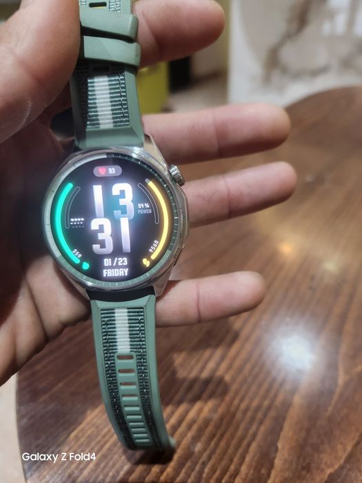 Продавам часовник нов Huawei GT 6