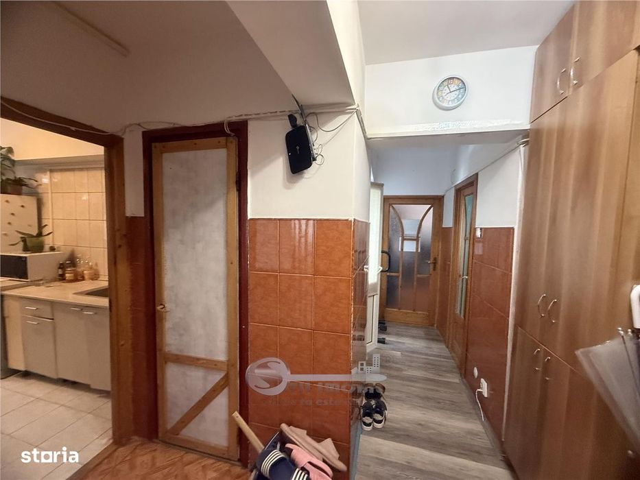 2 Cam Galata Bulevard, Et 1, Decomandat,  2 Balcoane