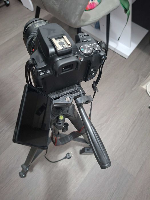 DSLR Canon EOS 250D