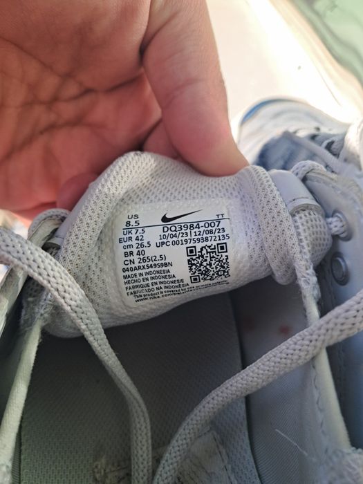 родавам мъжки маратонки Nike Air Max TW в отлично състояние. Моделът е много удобен и със страхотен дизайн, идеален за ежедневието.