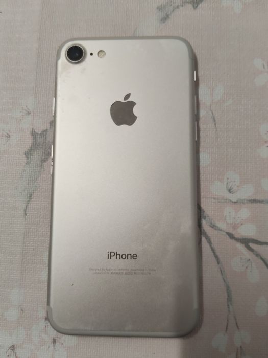 Vând iPhone 7 ( 2016)