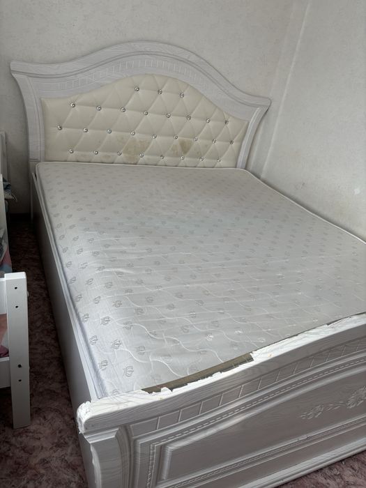 Кровать двуспальная, большая