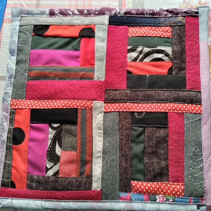 Продаются сидушки на стулья, табуретки,  пуфики