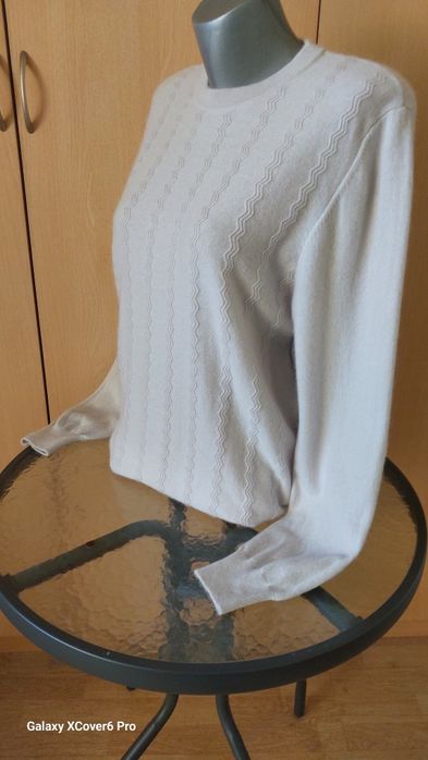 Дамски пуловер .100% кашмир. размер XL/L.