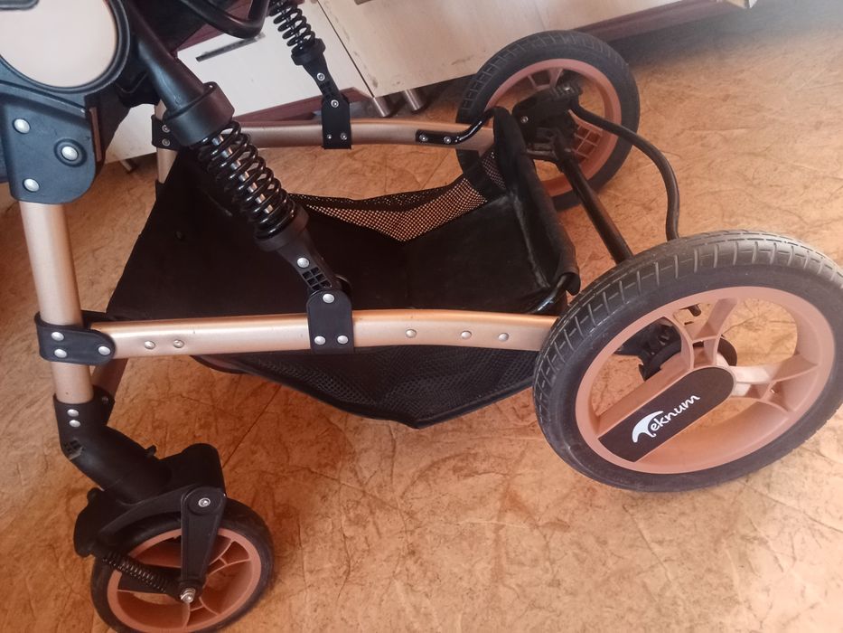 Продам коляску Teknum