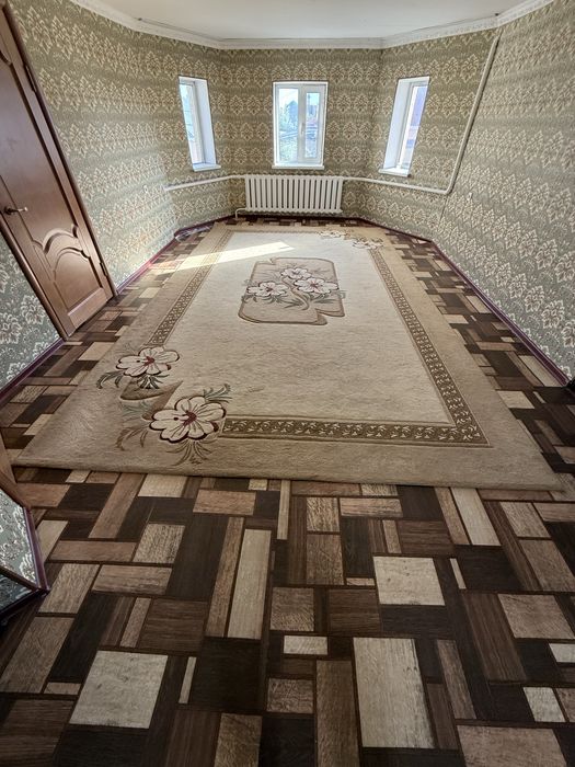 Екі бірдей кілем сатылады