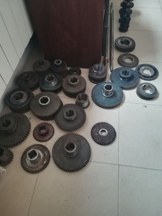 Части  за струг. Зъбни колела винтове.