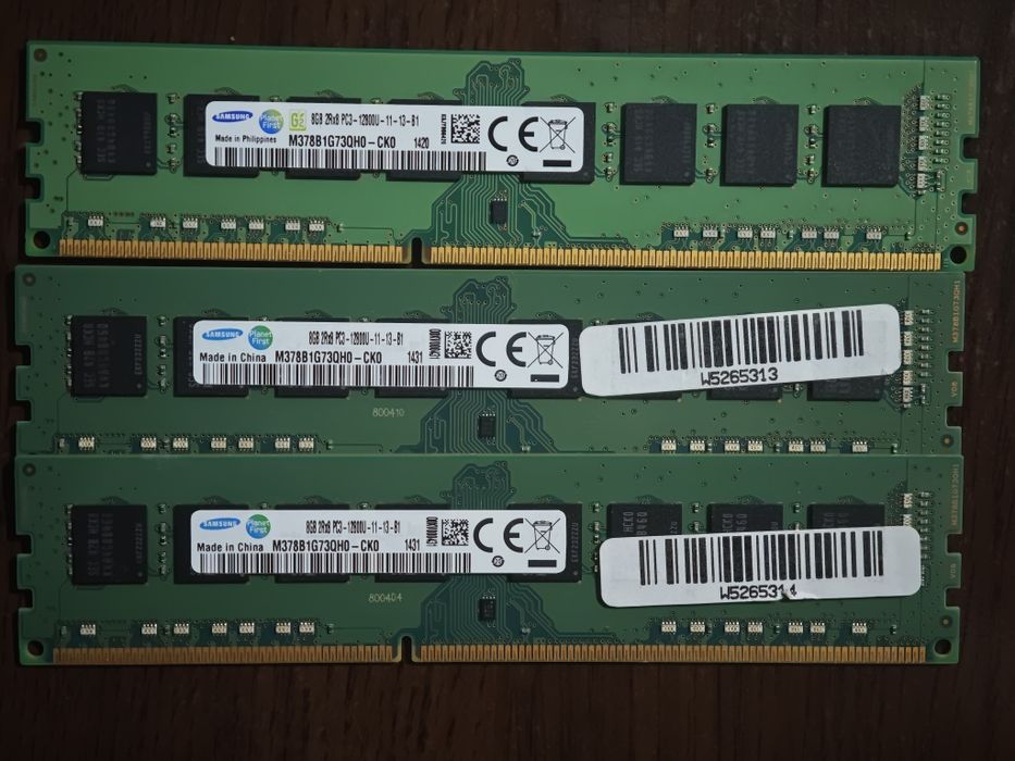 DDR3 1600 Mhz, placute de 8GB si 4GB, in total 96GB DDR3 si o placuta DDR4 2133 de 4 GB