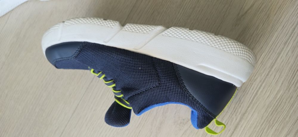 Олекотени маратонки 33,  Crocs 33/34