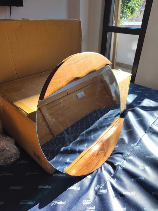 Дизайнерско ново огледало