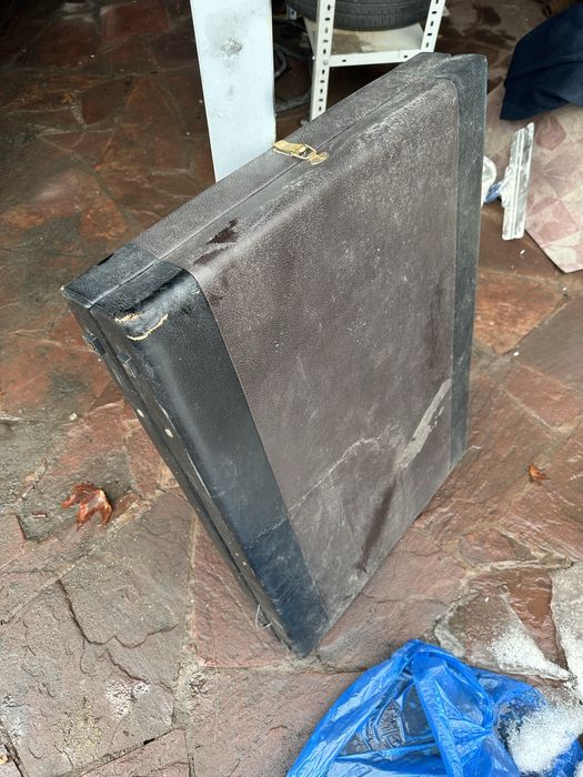 Кушетка (пыльная , надо помыть)