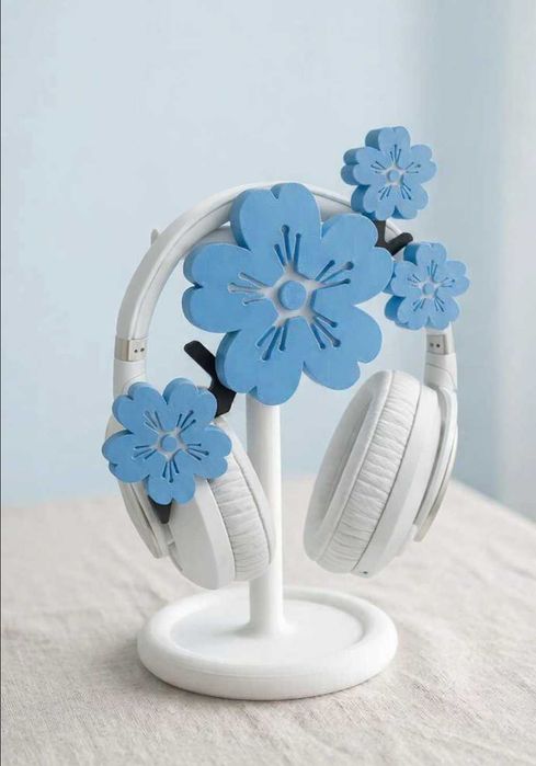 Suport Căști Decorativ cu Flori Albastre – Design Elegant și Modern