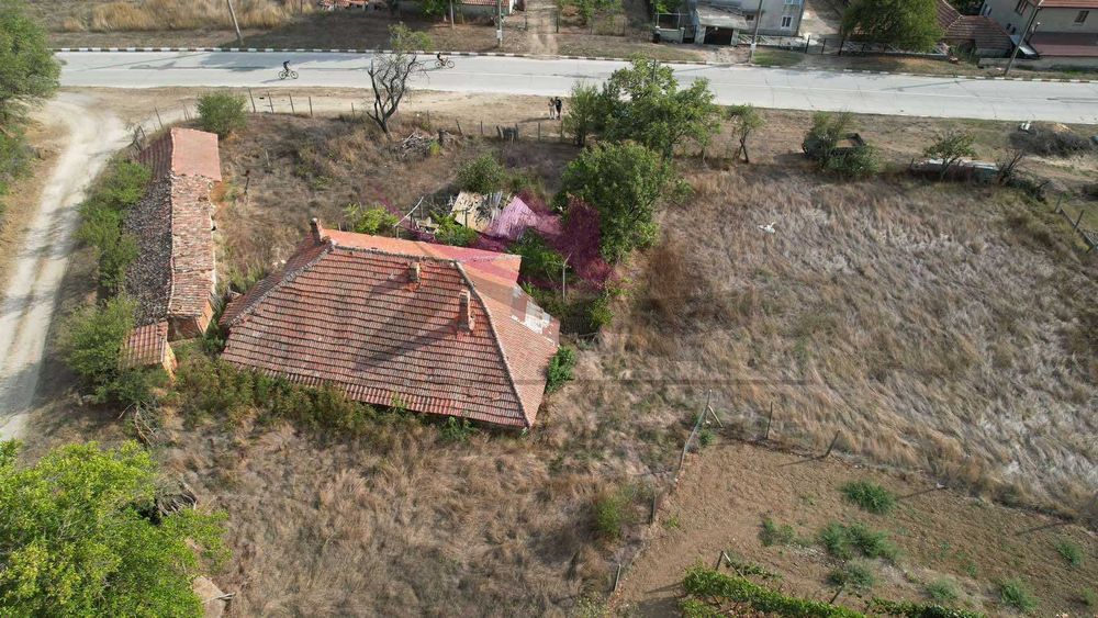 Къща с двор -село Голица