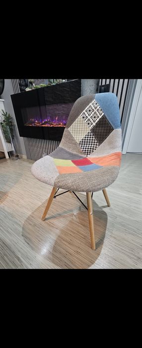 5 scaune tapițate + 2 scaune albastre