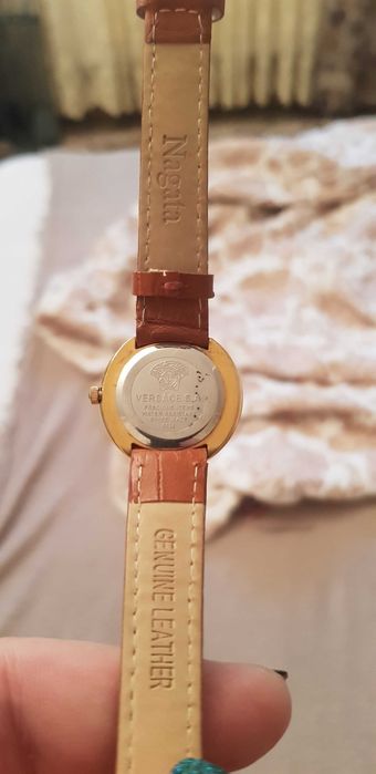 Продам женские часы Vercace