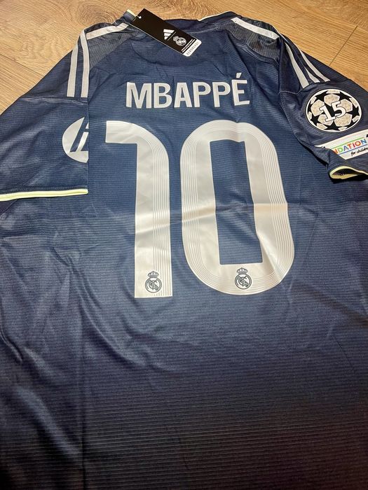 Екип на Реал Мадрид с Вини, Мбапе и Белингам