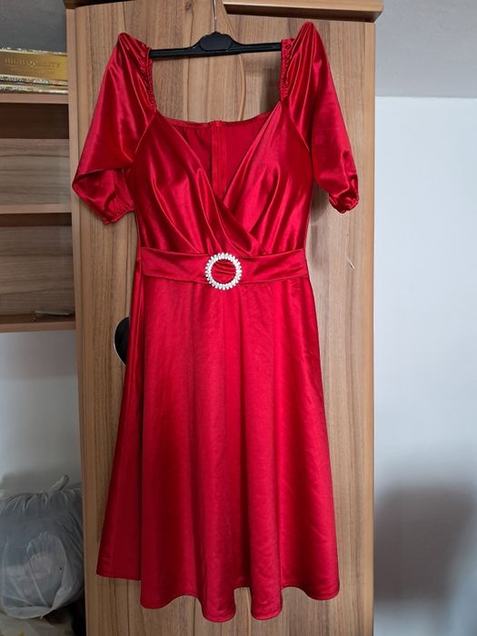Vand rochie cu eticheta nou
