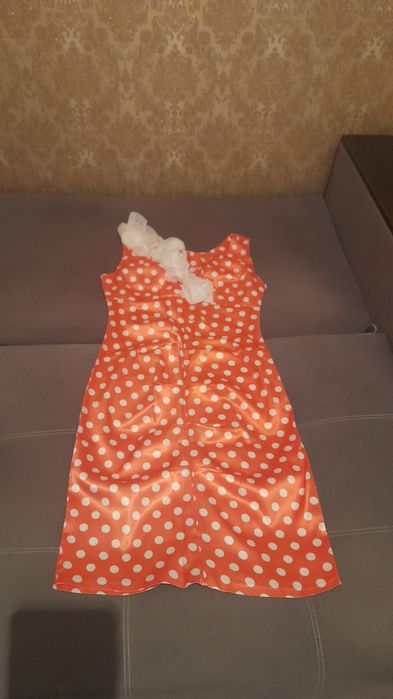 Продам платье новое, длинное.