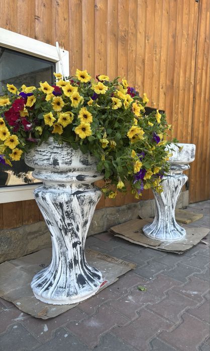 Ghiveci din beton pentru flori