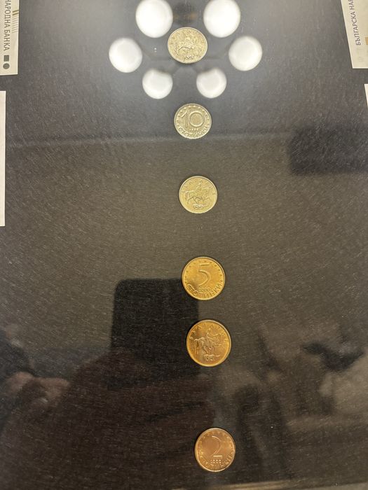 Табло с левове и монети