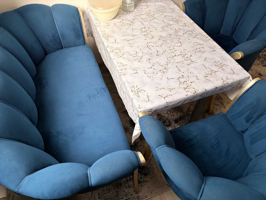 Chiroyli va sifatli oshxona mebeli (Stol va 2 ta kreslo + Divan)