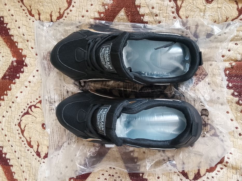 Кроссовки новые в упаковке с