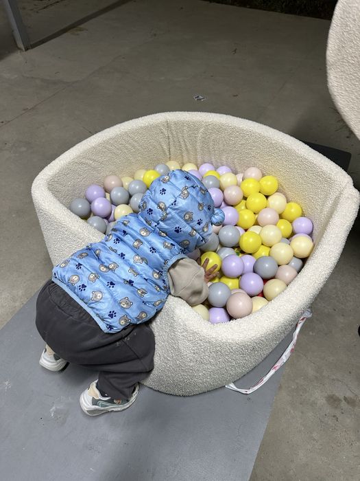 Сухой бассейн с шариками