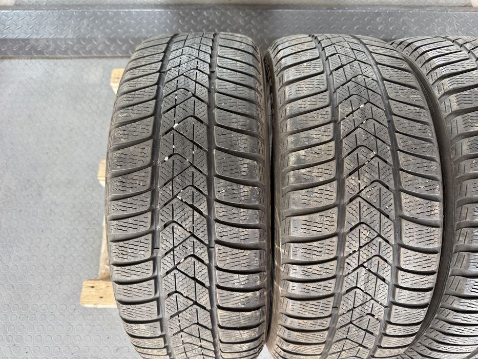 4бр. Зимни Гуми С Борд 215/55R/17 -PIRELLI- DOT:4220- 5.9мм.