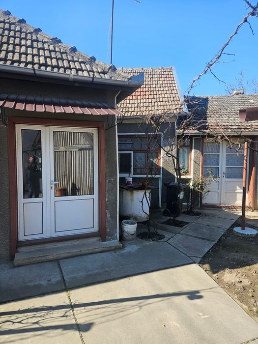 Casa de vanzare, cititi descrierea