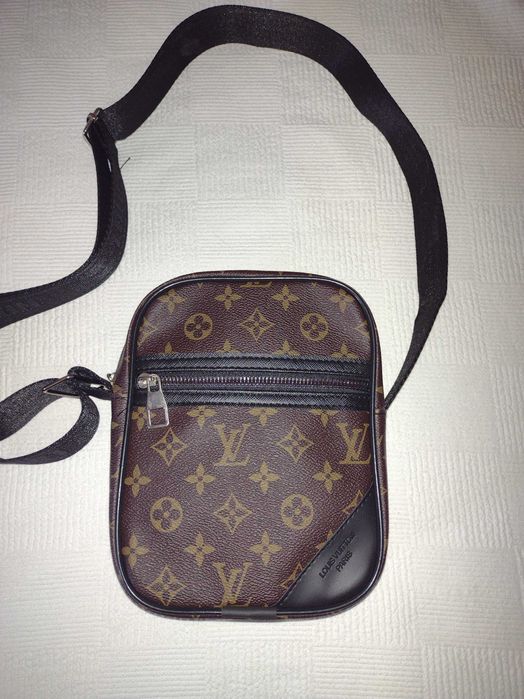 Borseta Louis Vuitton maro gri negru si Lacoste negru unisex