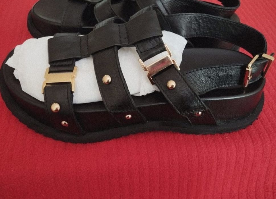 Продам босоножки размер 38