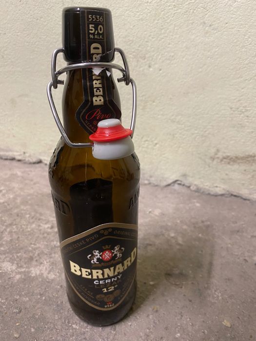 Продавам стъклени бутилки с капачки за многократна употреба(суинг)