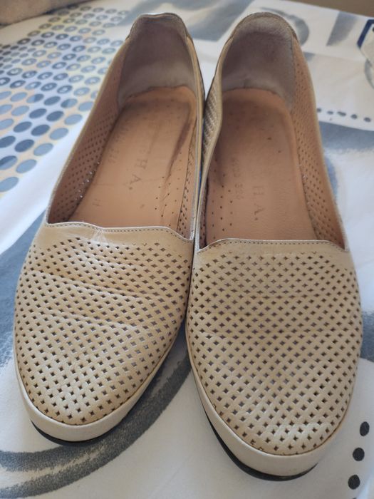 mocasini bej piele perforata,marime 38