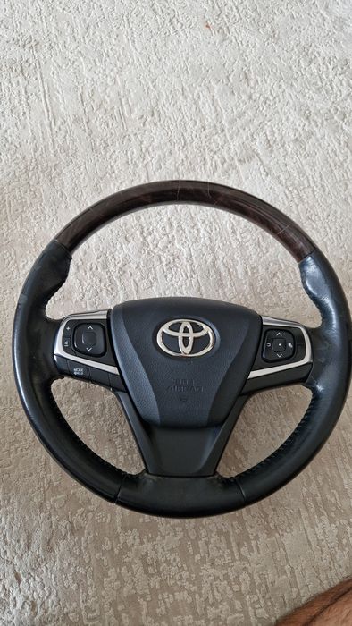Продам руль от Камри 55