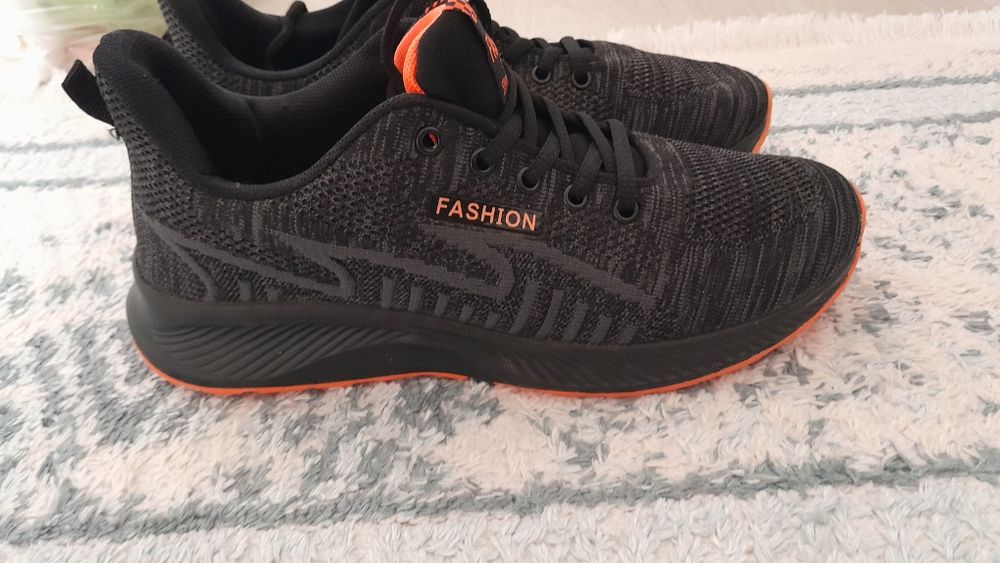 Продам кроссовки 41 размер