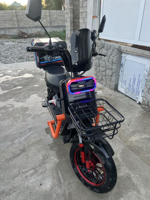 Sukuter hugo motors